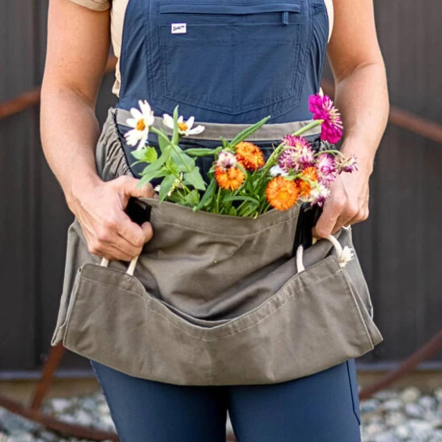 The Roo Adjustable Gardening Apron with Pockets - Water-Resistant Cotton Canvas for Harvesting, Picking & Planting - Washable Work Apron for Gardeners